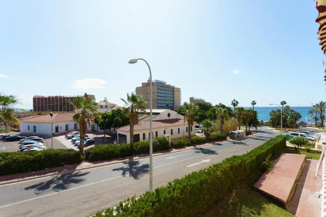 Spacious Beachfront Flat With Sea Views And Private Indoor Parking Benalmádena Kültér fotó