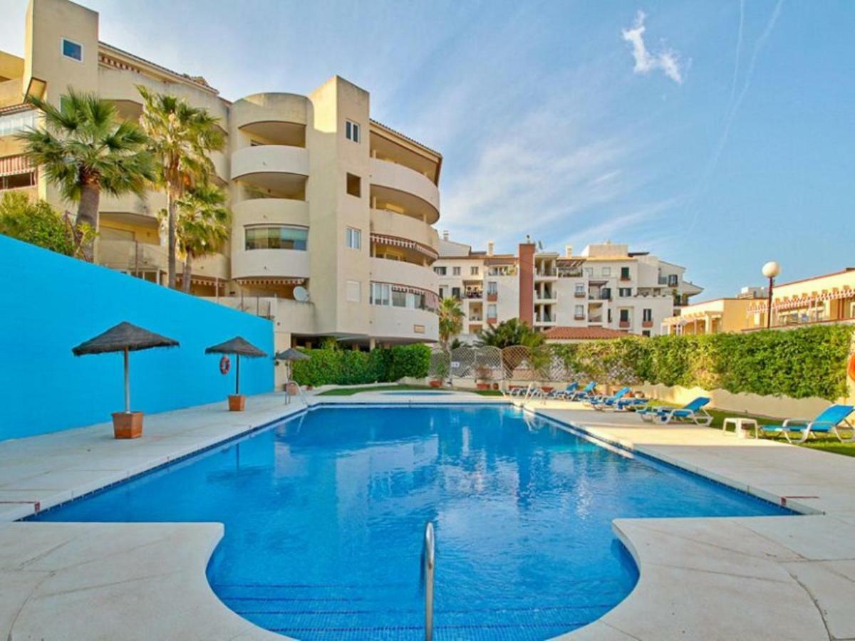 Spacious Beachfront Flat With Sea Views And Private Indoor Parking Benalmádena Kültér fotó