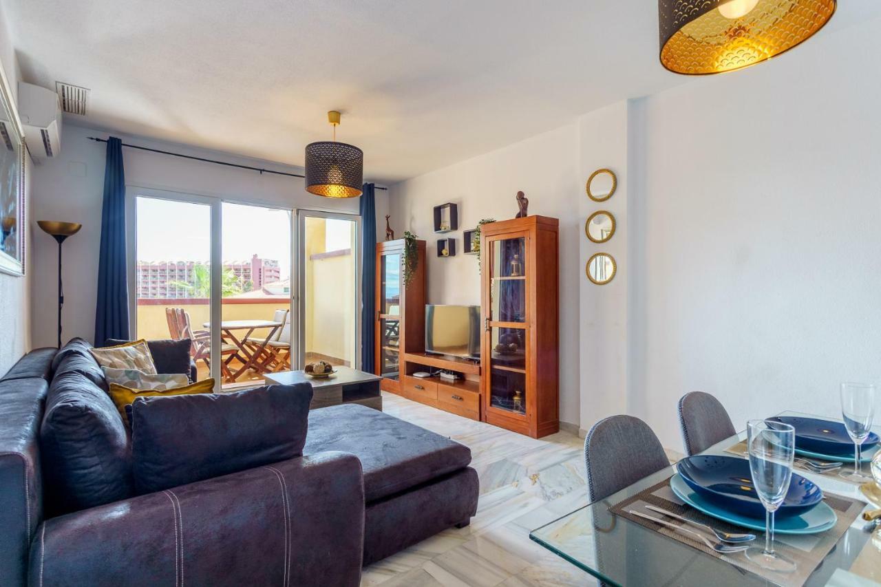 Spacious Beachfront Flat With Sea Views And Private Indoor Parking Benalmádena Kültér fotó