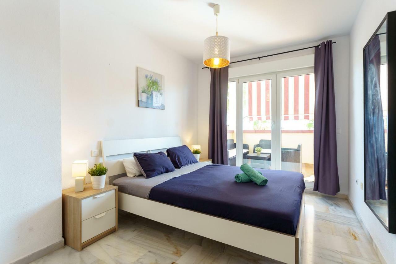 Spacious Beachfront Flat With Sea Views And Private Indoor Parking Benalmádena Kültér fotó