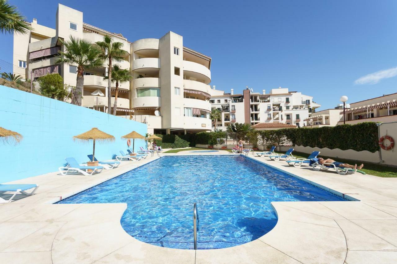Spacious Beachfront Flat With Sea Views And Private Indoor Parking Benalmádena Kültér fotó