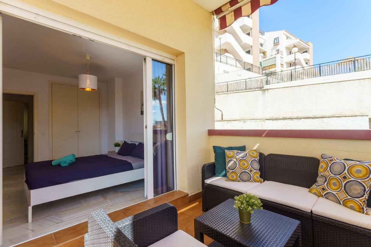 Spacious Beachfront Flat With Sea Views And Private Indoor Parking Benalmádena Kültér fotó