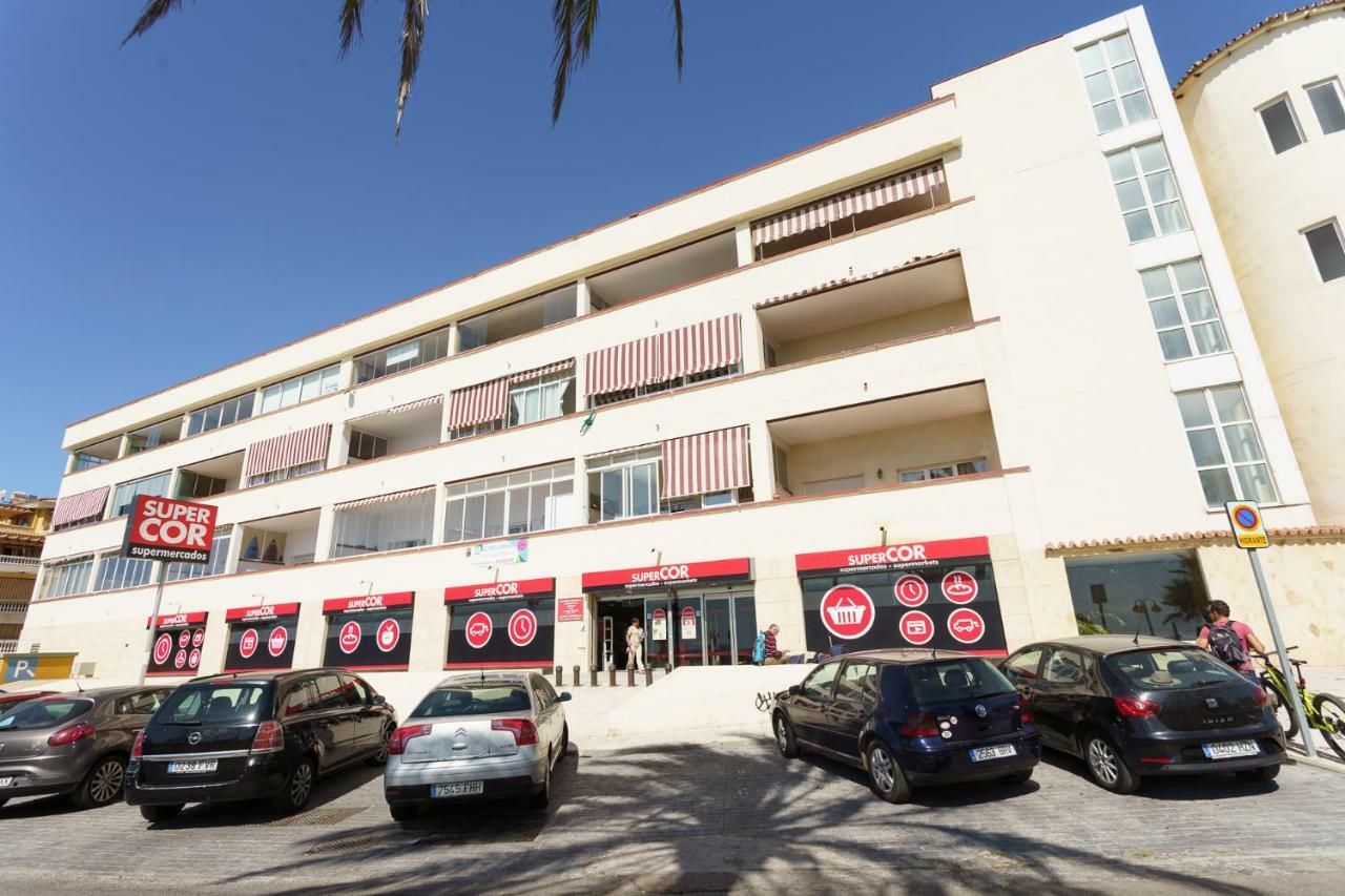 Spacious Beachfront Flat With Sea Views And Private Indoor Parking Benalmádena Kültér fotó